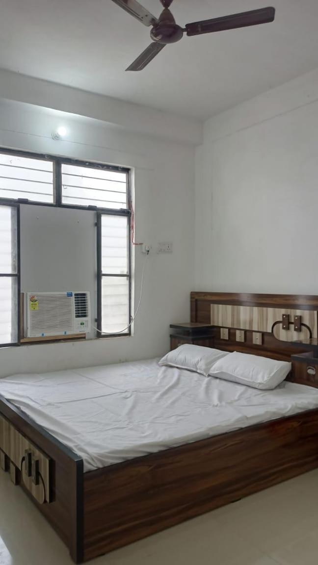 Sriram Homestay 01 Km To Sri Ram Mandir Ayodhya Luaran gambar